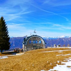 P1170909   Rif.  Fabio Filzi , mt. 1603. Arrivo gruppo  Tradizionale  h. 13.00 , circa.